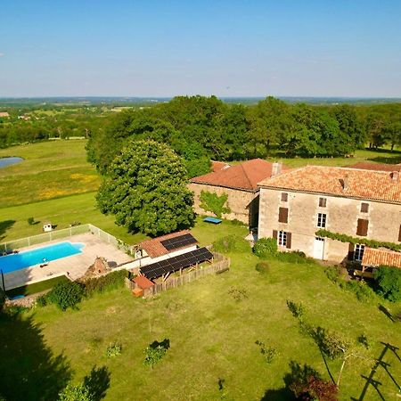 A L'Ombre Du Marronnier Gites La Peruse Zewnętrze zdjęcie