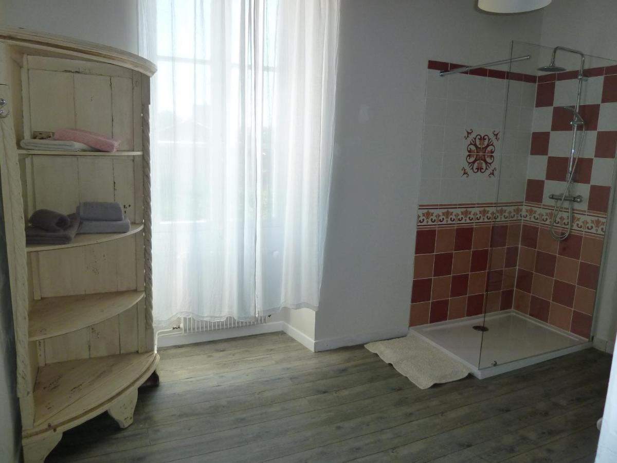 A L'Ombre Du Marronnier Gites La Peruse Zewnętrze zdjęcie