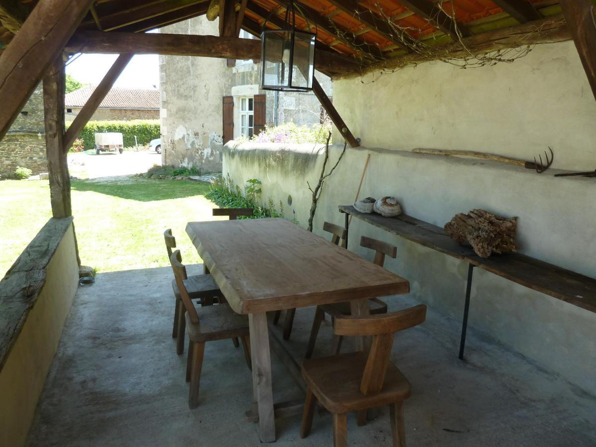 A L'Ombre Du Marronnier Gites La Peruse Zewnętrze zdjęcie